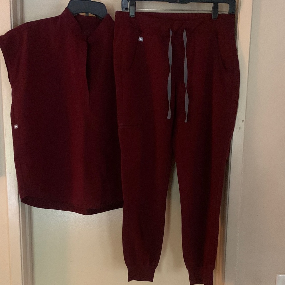 Figs Technical Collection Set XXS top, jogger pant size S petite Deep Burgundy